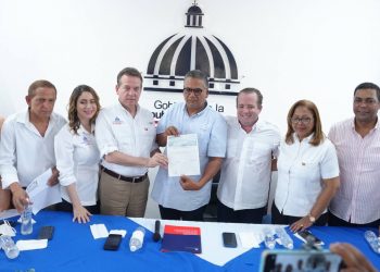 Gobierno entrega más de 54 millones de pesos a comerciantes y detallistas de Dajabón y Pedernales
