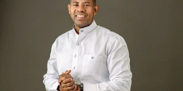 Hipólito Martínez saluda Vista Pública realizará la Cámara de Diputados este viernes en Santiago Oeste
