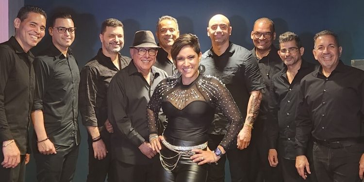 Izis deslumbra en Puerto Rico con su espectacular show en el Blue Dolphin Casino
