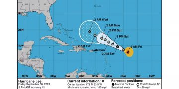 Lee se convirtió en un devastador huracán de categoría 5 mientras se acerca al este del Caribe