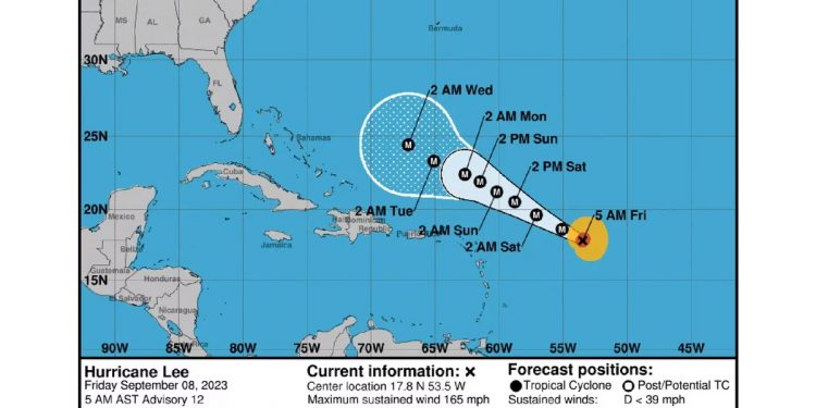 Lee se convirtió en un devastador huracán de categoría 5 mientras se acerca al este del Caribe