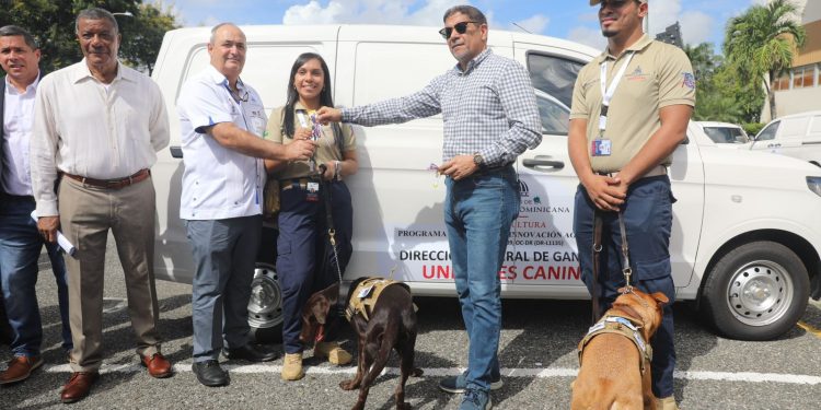 Ministerio Agricultura dota de vehículos a unidades caninas de la Dirección de Ganadería