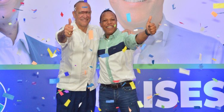 País Posible proclama a Ulises Rodríguez como su candidato a alcalde de Santiago