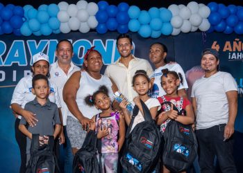 Raymond Rodríguez entrega útiles escolares a miles de niños en diversos barrios de la circunscripción #2 del DN