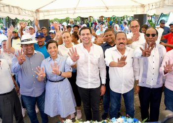 Roberto Ángel juramenta en Unidad Externa al presidente de la Sala Capitular de Guayubín
