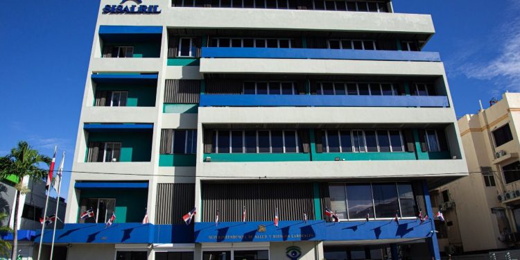 SISALRIL sanciona clinica por cobro indebido a afiliados a la Seguridad Social