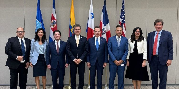Senadores de EUA gestionan fortalecimiento de vínculo RD y demás países afiliados a ADD