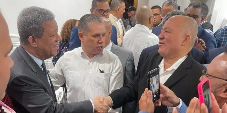Silvio Durán acompaña a Leonel en su recorrido por Nueva York
