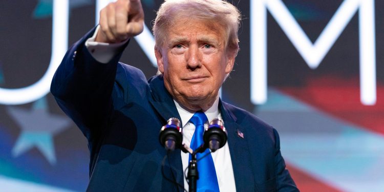 Trump llama a sus votantes a salvar a EE.UU. de los «tiranos» que lo gobiernan
