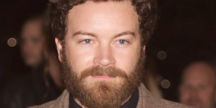 El actor de ‘That ‘70s Show’ Danny Masterson fue sentenciado a al menos 30 años de prisión por la violación de dos mujeres