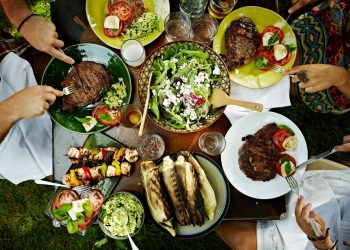 Alimento que tienes que comer si quieres eliminar el ojor a ajo de tu aliento, según la ciencia