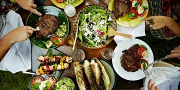 Alimento que tienes que comer si quieres eliminar el ojor a ajo de tu aliento, según la ciencia
