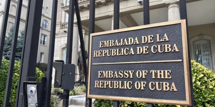 EE.UU. tilda de «inaceptable» el ataque a la Embajada de Cuba en Washington