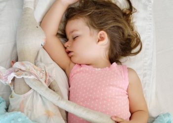 ¿Cómo cambia el sueño con los años? Pautas para dormir mejor
