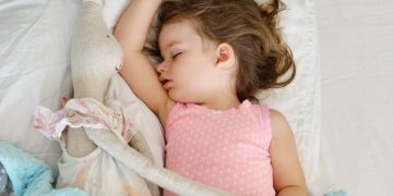 ¿Cómo cambia el sueño con los años? Pautas para dormir mejor