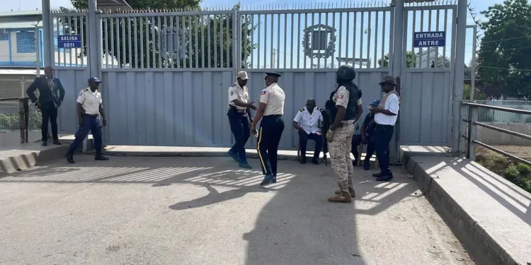 Gobierno dominicano cierra el paso fronterizo de Dajabón