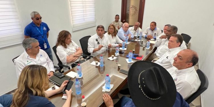 Por disposición del presidente Abinader el gabinete social llevó ayudas puntuales a pueblos de la zona fronteriza