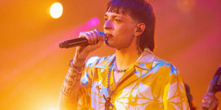 Peso Pluma cancela conciertos por amenaza de muerte de peligroso cartel
