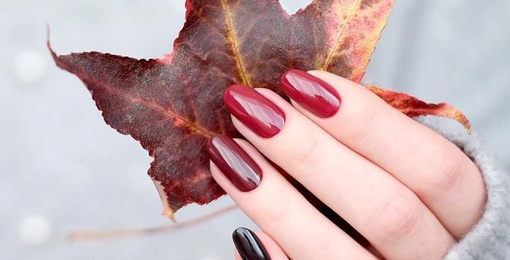 5 manicuras minimalistas rojas para otoño