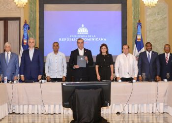 Presidente Abinader firma pacto de Nación por Crisis de Haití