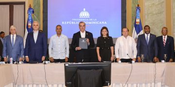 Presidente Abinader firma pacto de Nación por Crisis de Haití