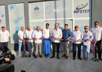 Presidente Abinader inaugura muelle turístico y pesquero Cabeza de Toro, un Hogar de Ancianos y un Centro Tecnológico Comunitario