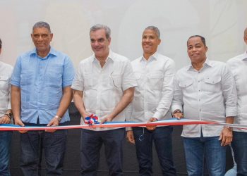 Presidente Abinader inaugura proyectos eléctricos en María Trinidad Sánchez que beneficiarán más de 18 mil clientes