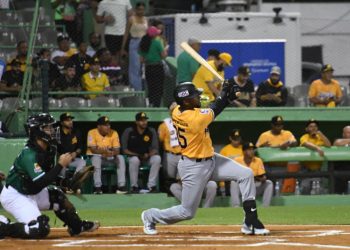 Águilas superan a Estrellas con bateo de Canario y sólida apertura de Miranda