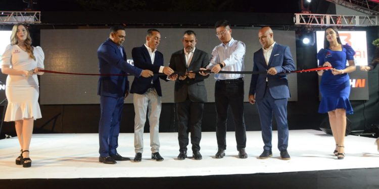 Bonsai Motors inaugura local y presenta nuevos camiones eléctricos de la reconocida marca Weichai