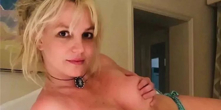 Britney Spears posa completamente desnuda en Instagram