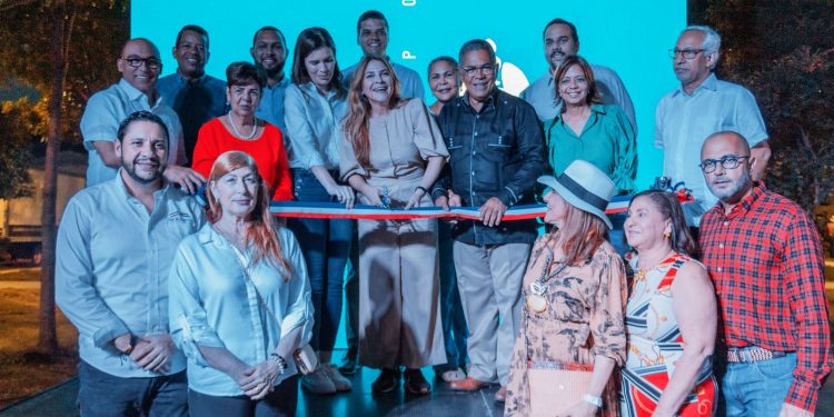 Carolina Mejía y Grupo Mallén Inauguran parque Urbanización Rosmil