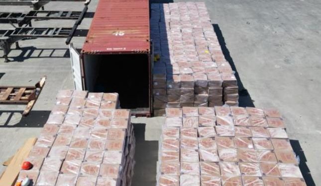 DGA detiene contrabando millonario de cigarrillos en dos contenedores
