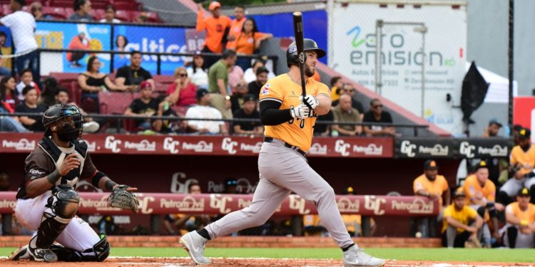 Águilas derrotan Gigantes vía blanqueada