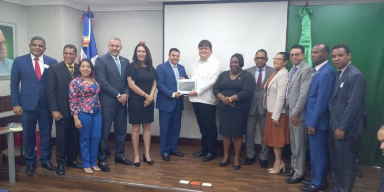 Fuerza del Pueblo presenta propuestas legislativas para el Gobierno 2024-2028 en encuentro con diputados