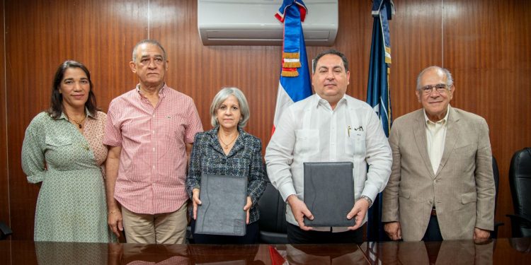 Fundación Dominicana de Infectología y SNS firman acuerdo para robustecer Atención Primaria en SPM