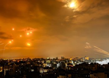 Israel bombardea Gaza al día siguiente del mortífero asalto de Hamás