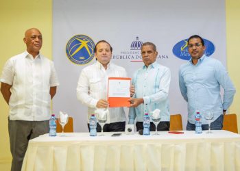Ministro José Paliza entrega 20 MM para remodelación del Centro Cultural y área de Salud de la Fundación Mauricio Báez