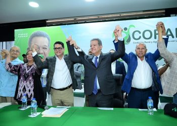 Leonel juramenta en la FP profesionales y dirigentes de la agropecuaria y la seguridad alimentaria