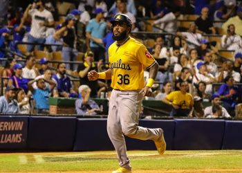 Con bateo de Valenzuela y un gran relevo las Águilas vienen de atrás para derrotar a Tigres