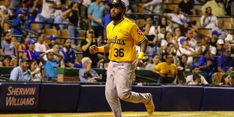 Con bateo de Valenzuela y un gran relevo las Águilas vienen de atrás para derrotar a Tigres