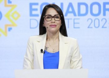 Luisa González, la mujer que podría convertirse en la primera presidenta de Ecuador