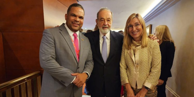 Moisés González entrevista a Carlos Slim en Madrid: “RD es un país bueno, no solo para béisbol