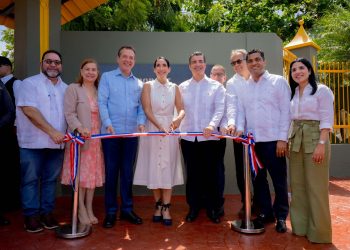 Popular, MICM y Primera Dama remozan parque infantil municipal La Vega