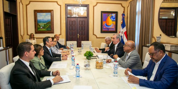 Presidente Abinader encabeza reunión del Consejo Nacional de la Magistratura