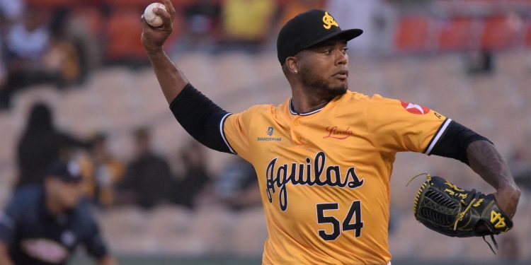 Aguilas Cibaeñas ganan primero con paliza a los Toros