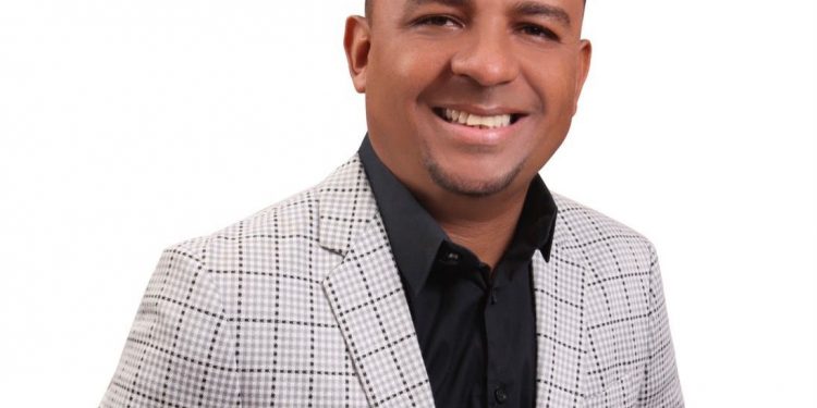 Renuncia del PLD exprecandidato a regidor y preside de la Juventud