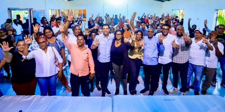 Roberto Ángel juramenta en Unidad Externa con Luis a 36 presidentes comités de base del PLD en Los Ríos, DN.