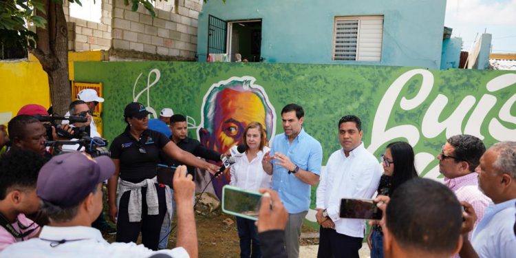 Roberto Ángel y Kelvin Cruz dejan iniciados más de 2 kms de arte público en La Vega