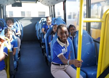 TRAE alcanza el millón de estudiantes transportados gratis