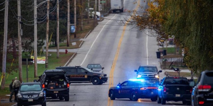 Tiroteo en Maine deja 18 personas muertas; el sospechoso sigue a la fuga, lo buscan por todo EEUU
